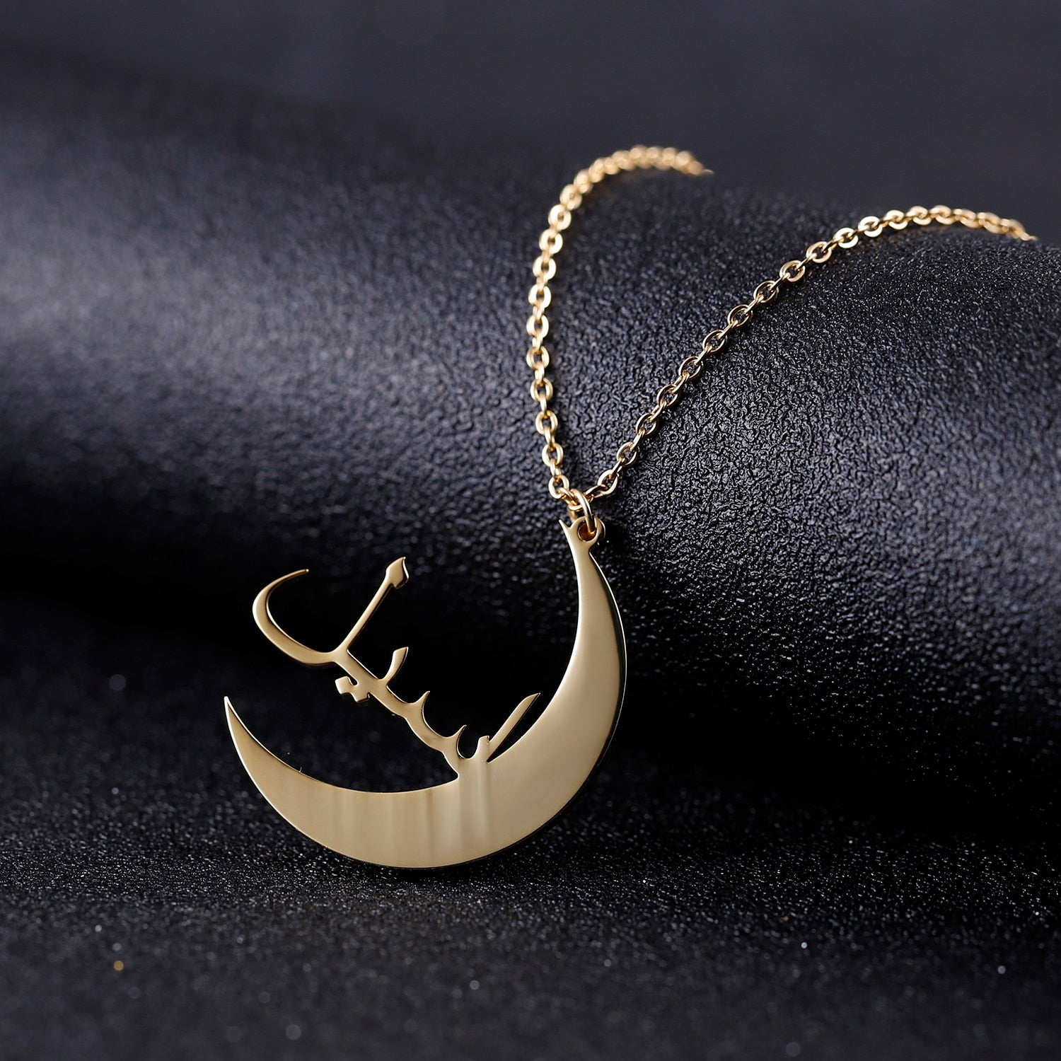 Personalized Arabic Moon Necklace - Limitless Jewellery