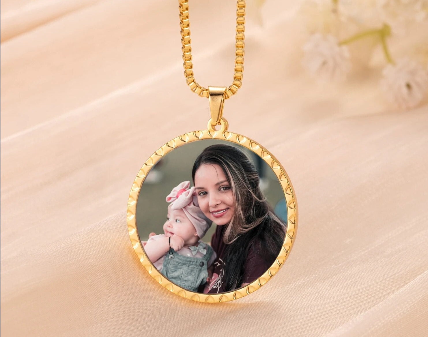 Personalized Family Tree Photo Necklace with Nameplate